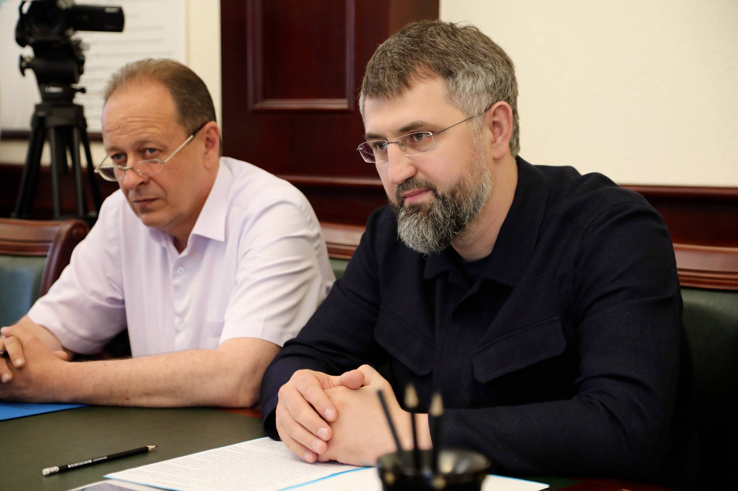 Магомед Рамазанов провел встречу с замруководителя Росмолодежи Юрием Лескиным в День молодежи