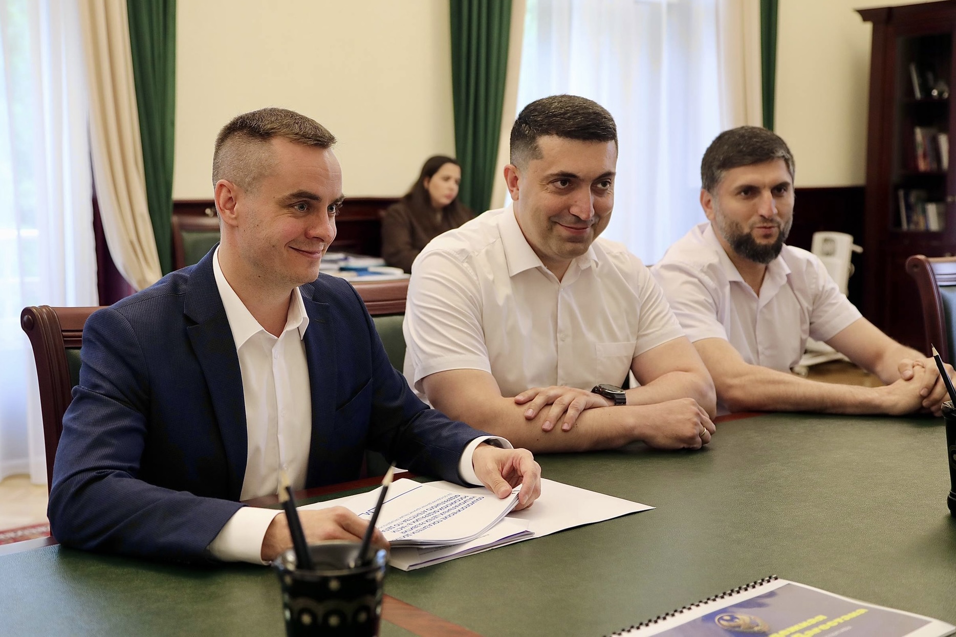 Магомед Рамазанов провел встречу с замруководителя Росмолодежи Юрием Лескиным в День молодежи
