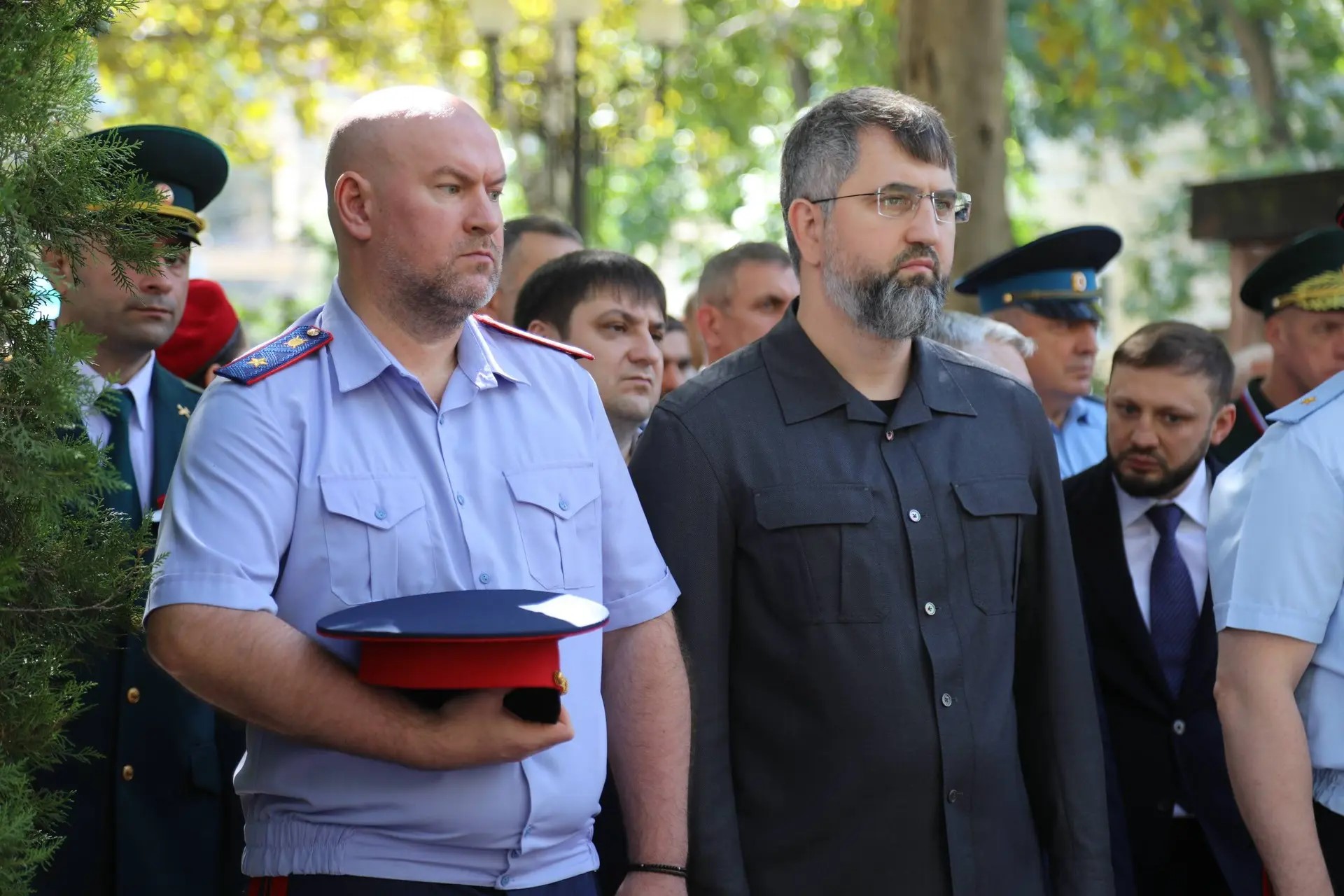Магомед Рамазанов возложил цветы к мемориалу Славы сотрудников МВД, погибших при исполнении служебного долга