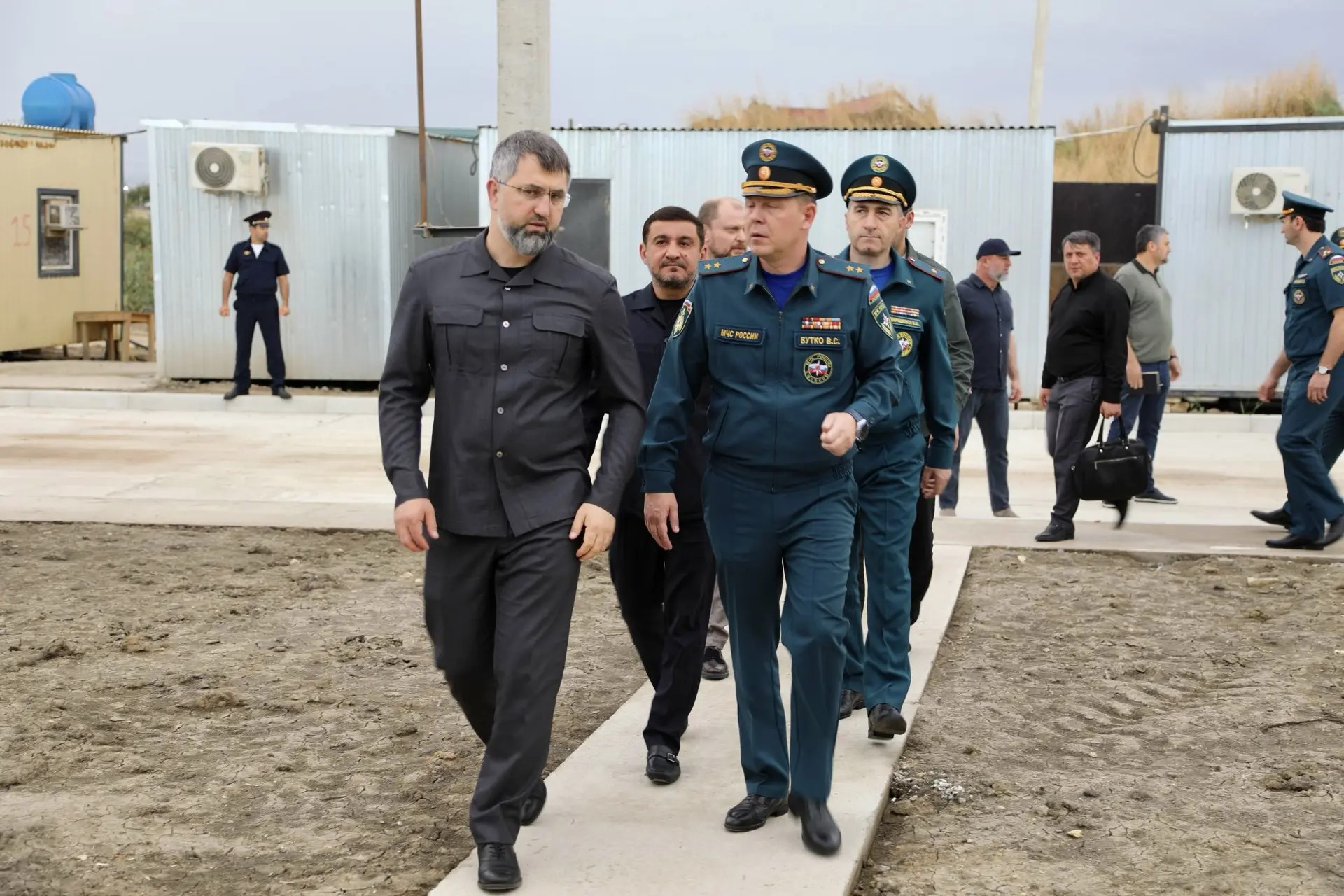Вячеслав Бутко и Магомед Рамазанов посетили новый микрорайон поселка Мамедкала Дербентского района