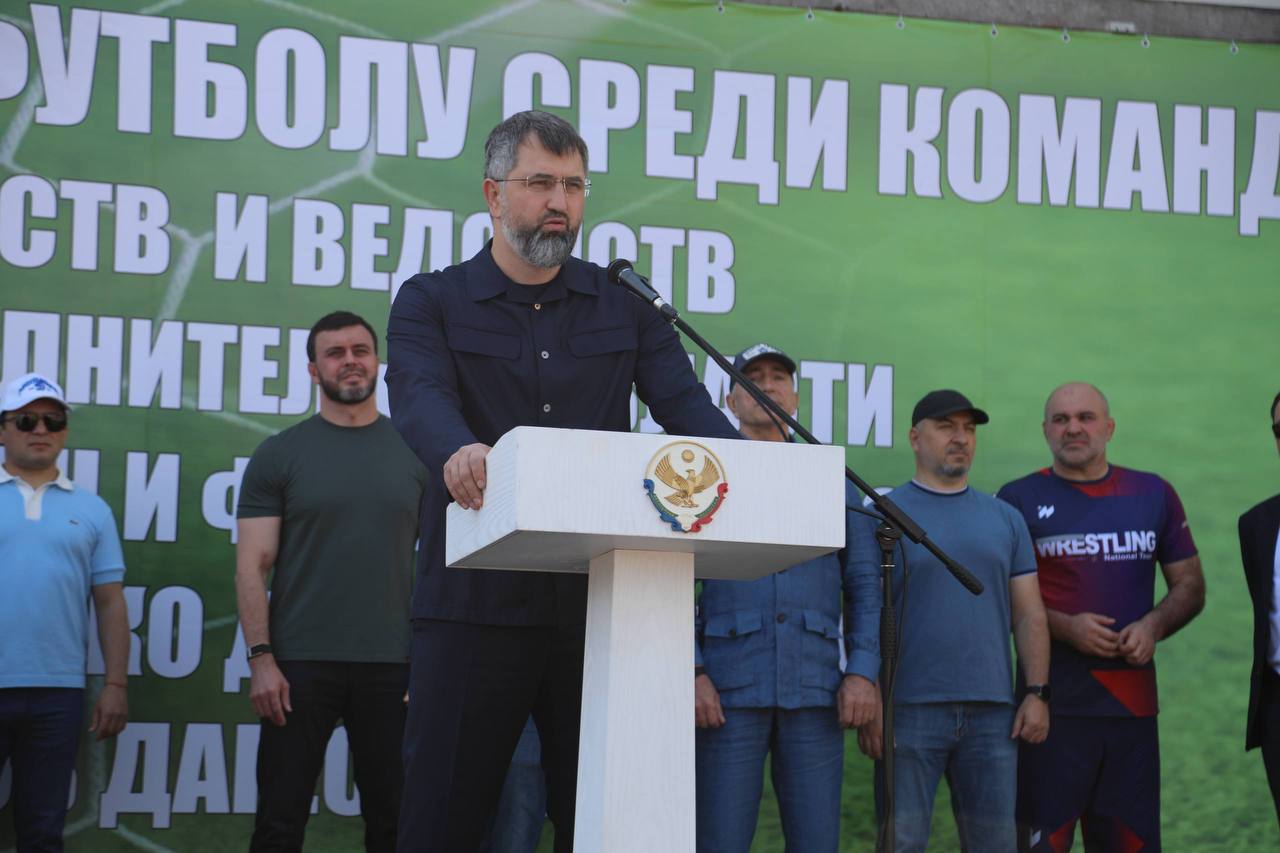 Магомед Рамазанов наградил победителей турнира по мини-футболу среди команд органов власти Дагестана