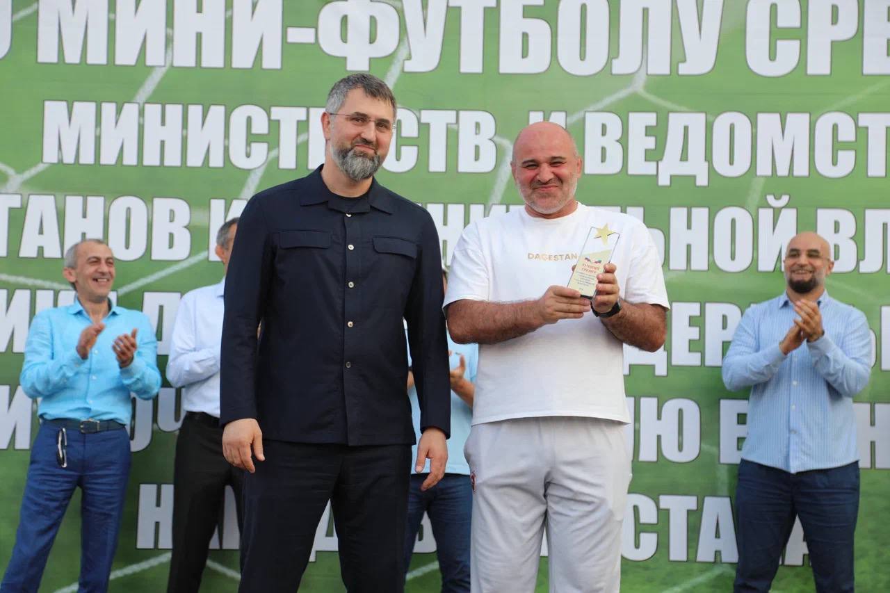 Магомед Рамазанов наградил победителей турнира по мини-футболу среди команд органов власти Дагестана