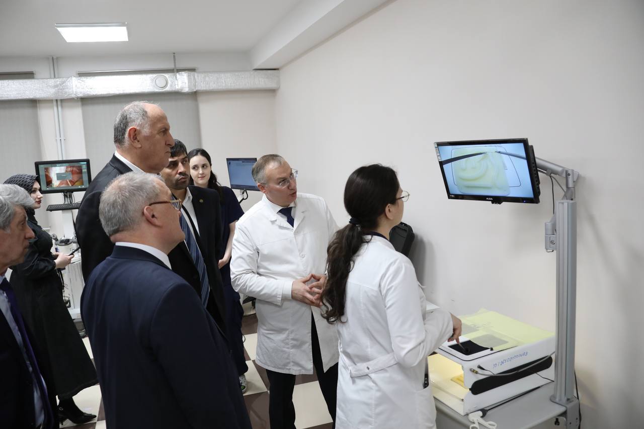 Абдулмуслим Абдулмуслимов ознакомился с работой инновационного центра ДГМУ