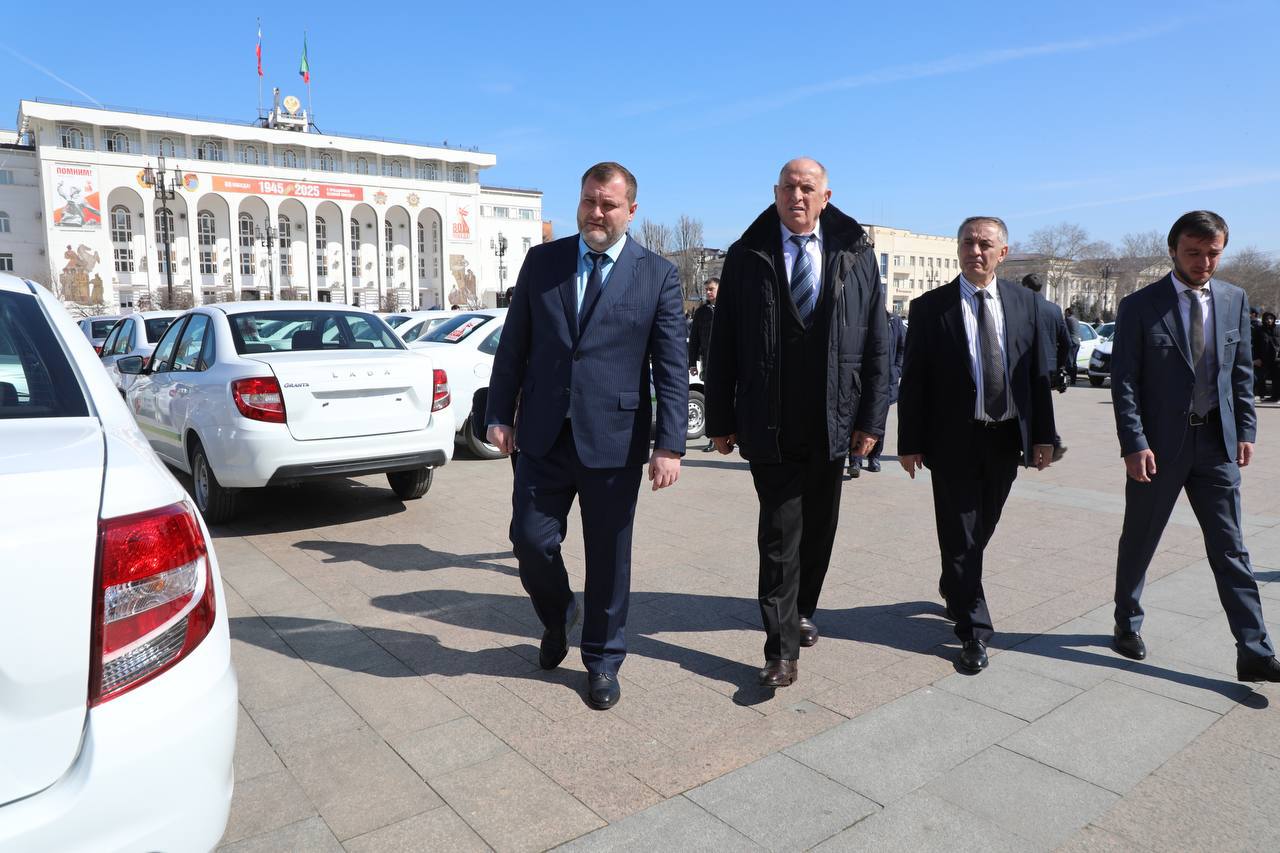171 единицу санитарного автотранспорта передали медучреждениям Дагестана