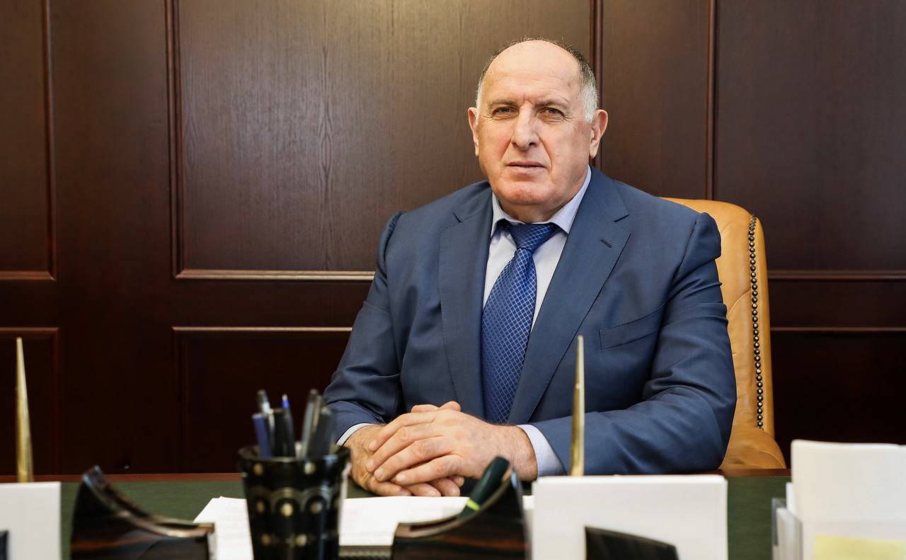 Абдулмуслим Абдулмуслимов поздравил дагестанцев с Днём знаний и началом нового учебного года