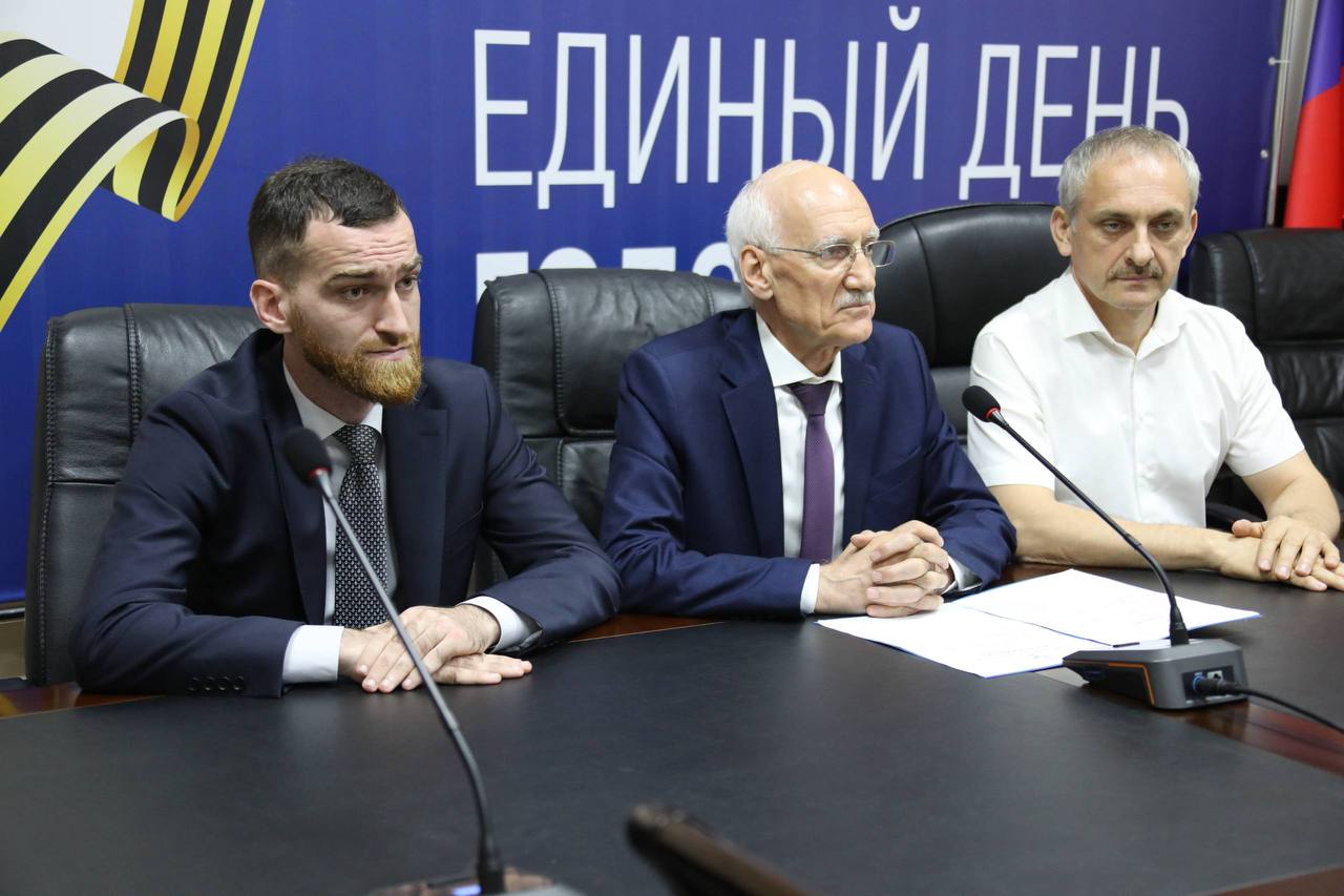 Рамазан Джафаров представил коллективу Миннаца Дагестана нового руководителя – Героя России Темирлана Абуталимова