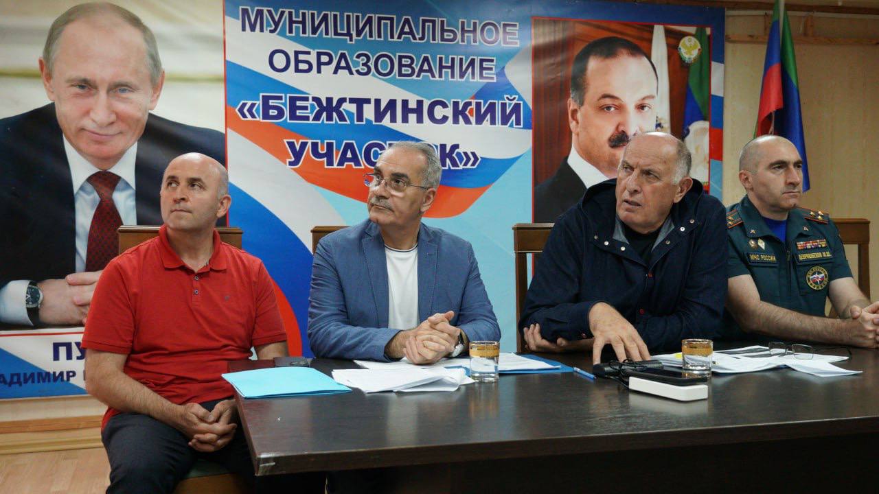 Абдулмуслим Абдулмуслимов лично ознакомился с ходом выполнения поручений по социально-экономическому развитию Бежтинского участка