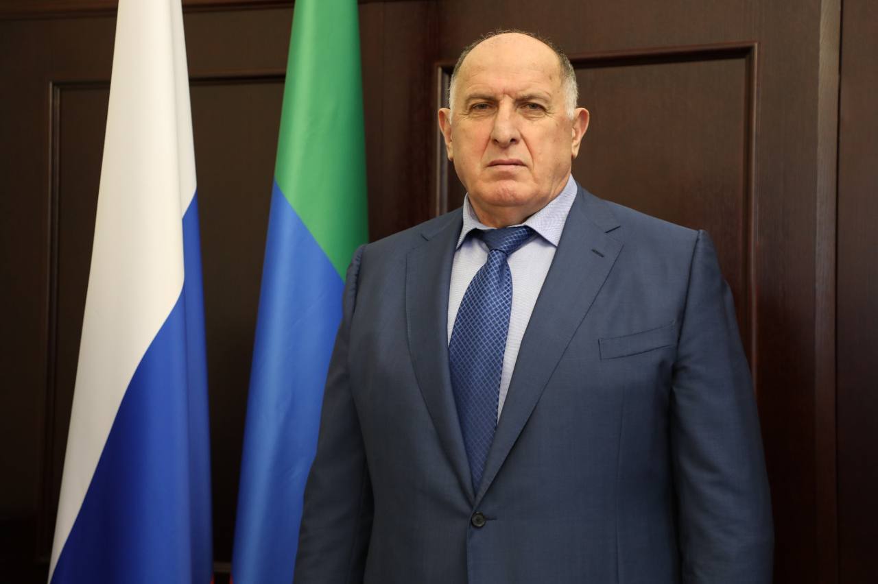 Абдулмуслим Абдулмуслимов поздравил работников энергетической отрасли Дагестана с профессиональным праздником