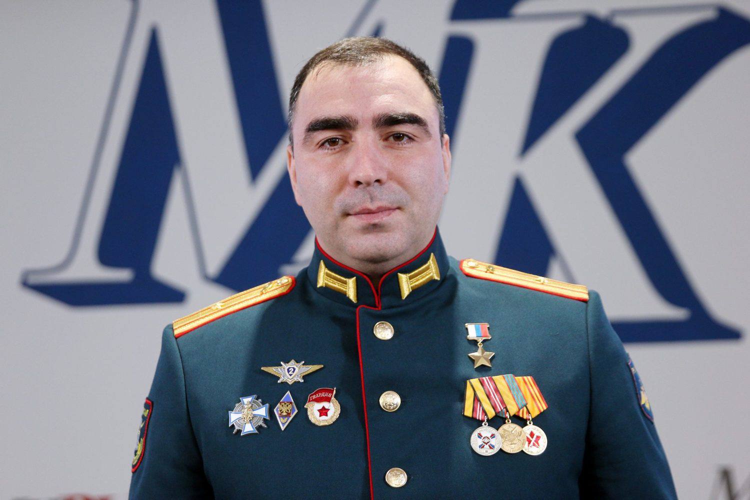 Абдулмуслим Абдулмуслимов поздравил Героя России Энвера Набиева с днём рождения