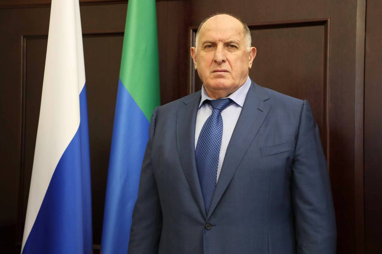 Абдулмуслим Абдулмуслимов поздравил работников гражданской авиации Дагестана с профессиональным праздником