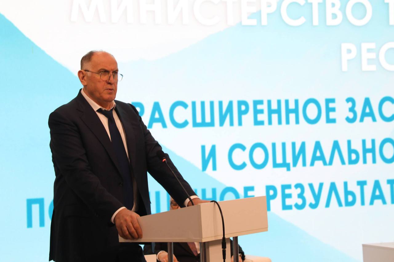 Абдулмуслим Абдулмуслимов принял участие в итоговой коллегии Минтруда Дагестана