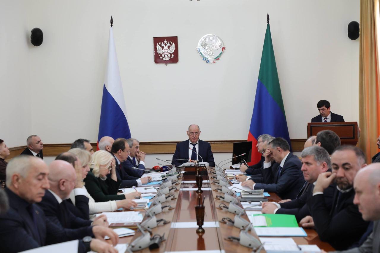 Премьер Дагестана поручил переформатировать работу по лицензированию УК