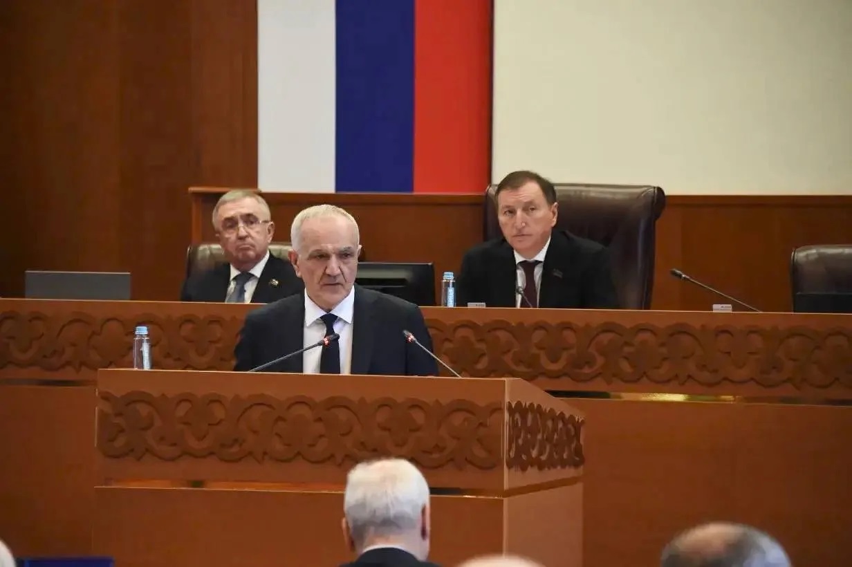 Абдурашид Магомедов представил депутатам итоги работы МВД по Дагестану за 2025 год
