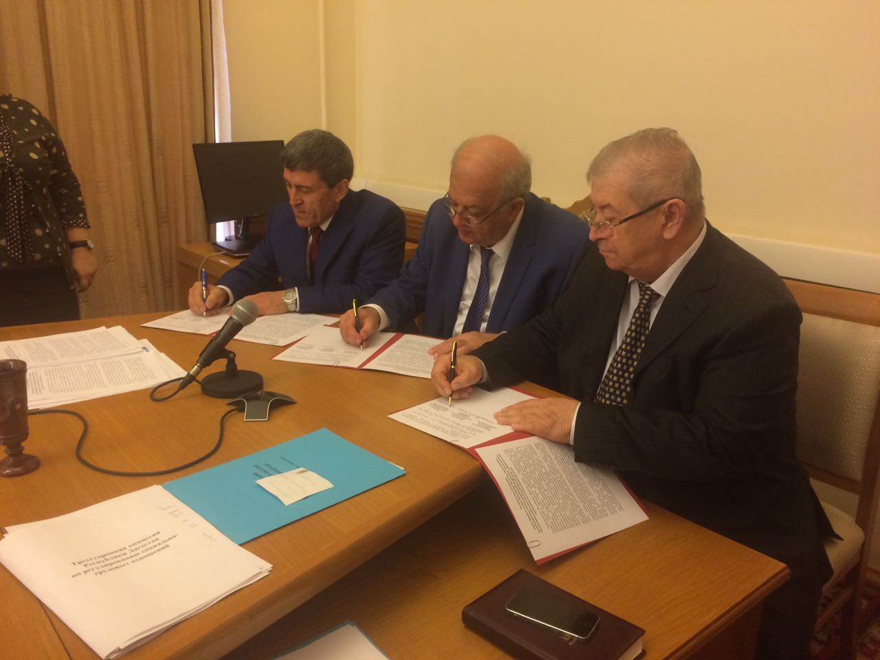 Подписано Региональное соглашение о минимальной заработной плате внебюджетного сектора экономики Дагестана