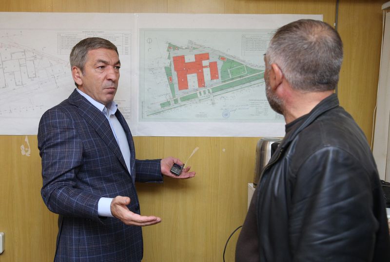 Абдусамад Гамидов проверил ход строительства школы в микрорайоне «Эльтав» г. Махачкалы