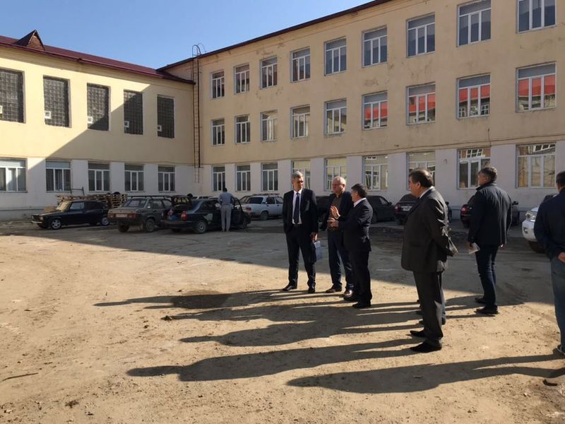 Рамазан Алиев и Владимир Иванов проинспектировали ход строительства дополнительного корпуса школы № 10  в Махачкале
