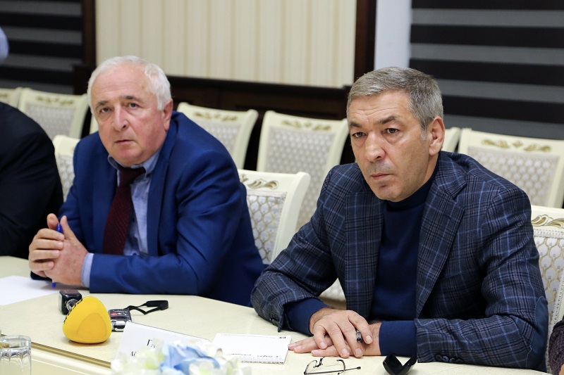 В Дербенте Абдусамад Гамидов осмотрел благоустройство дворов в рамках программы «Формирование комфортной городской среды»