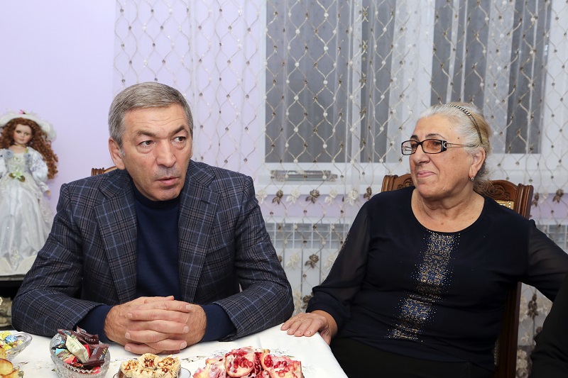 В Дербенте Абдусамад Гамидов осмотрел благоустройство дворов в рамках программы «Формирование комфортной городской среды»