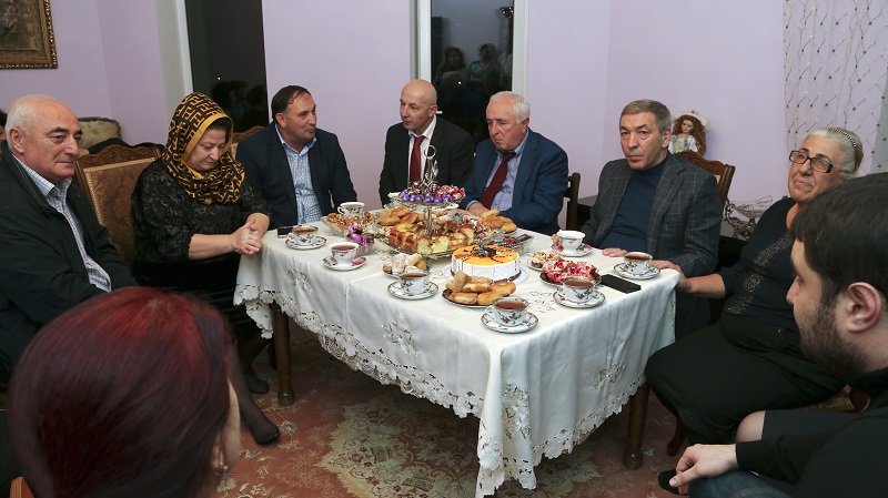 В Дербенте Абдусамад Гамидов осмотрел благоустройство дворов в рамках программы «Формирование комфортной городской среды»