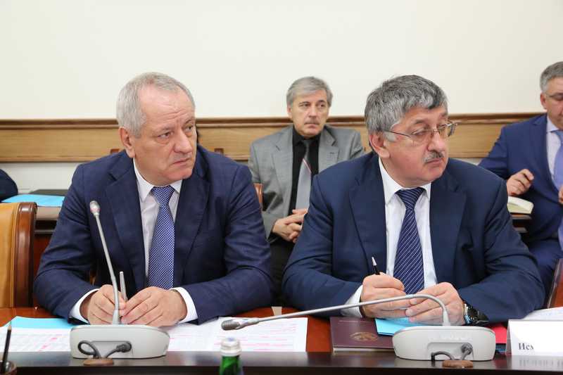 Абдусамад Гамидов провел аппаратное совещание