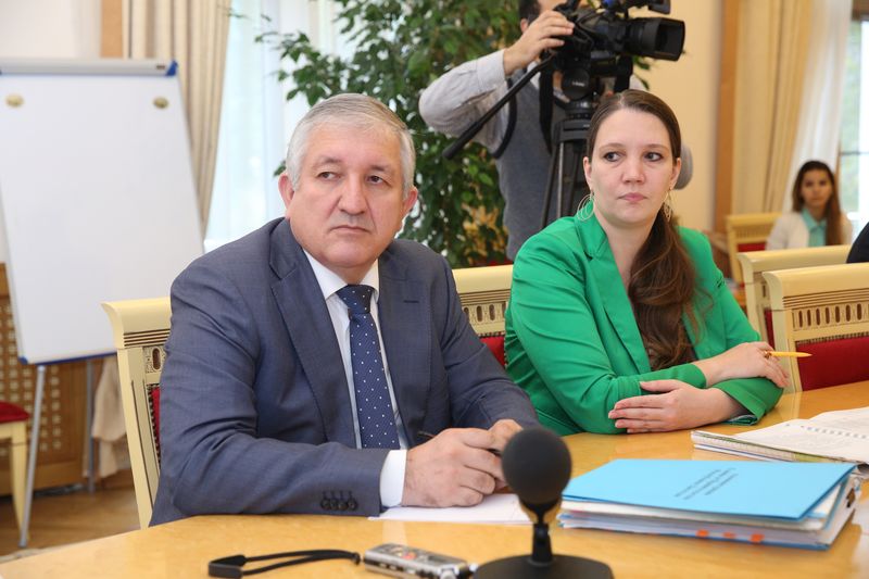 Ход строительства столичных школ обсудили в Правительстве Дагестана