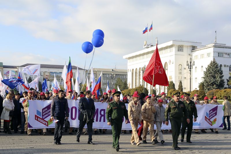 Массовое шествие молодежи под девизами «Я – россиянин», «Я – дагестанец» состоялось в столице республики
