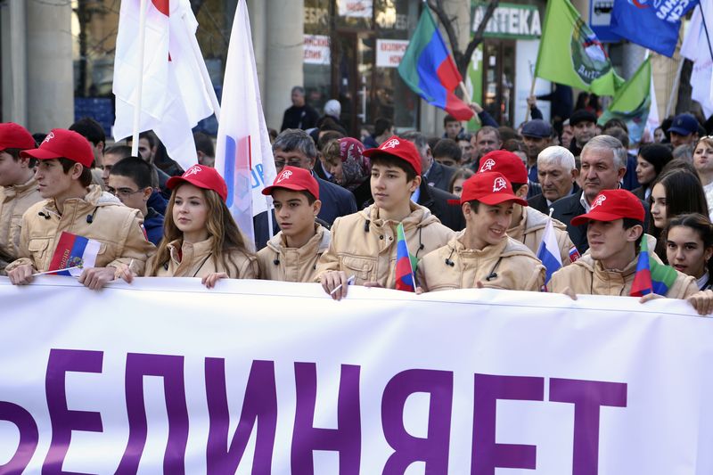 Массовое шествие молодежи под девизами «Я – россиянин», «Я – дагестанец» состоялось в столице республики