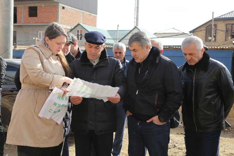 Абдусамад Гамидов проверил ход строительства школ в республике