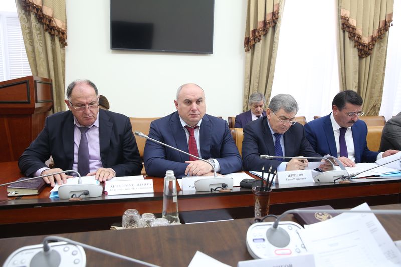 Актуальные вопросы обсуждены под руководством Абдусамада Гамидова в Правительстве Дагестана