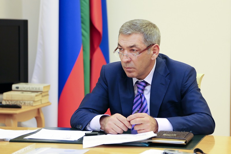 Абдусамад Гамидов провел очередную встречу с представителями рынка  «Дагэлектромаш»