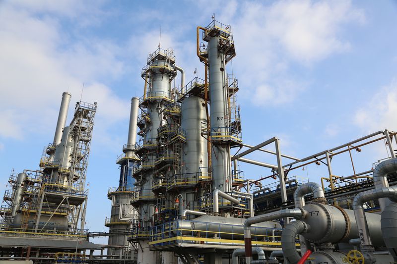 Лев Кузнецов и Абдусамад Гамидов посетили нефтеперерабатывающий  завод в Махачкале