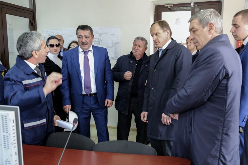 Лев Кузнецов и Абдусамад Гамидов посетили нефтеперерабатывающий  завод в Махачкале