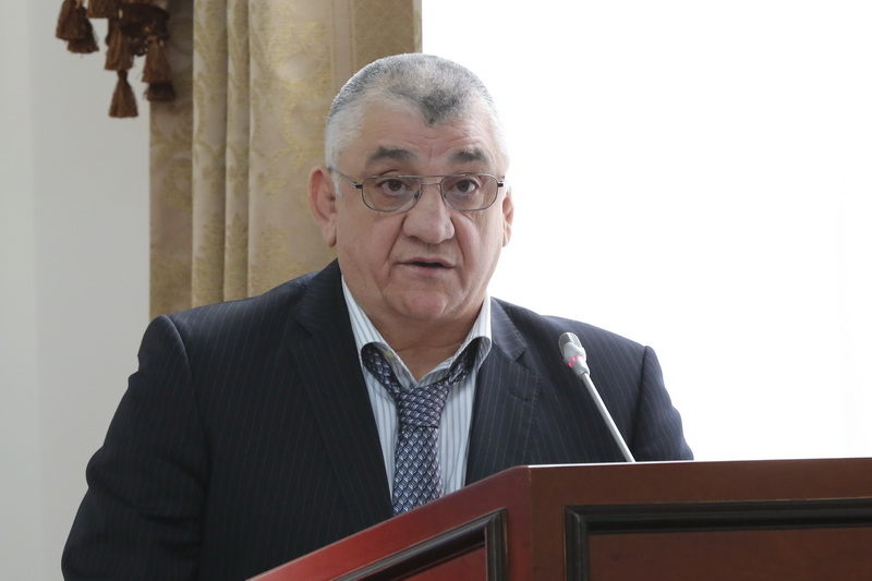 Развитие учреждений дополнительного образования спортивной направленности и деятельность рынков обсудили в Правительстве РД