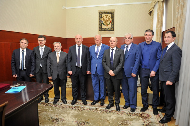 Академическое и образовательное сотрудничество между ДГУ и Университетом Фатих Султан Мехмет обсудили в Правительстве РД