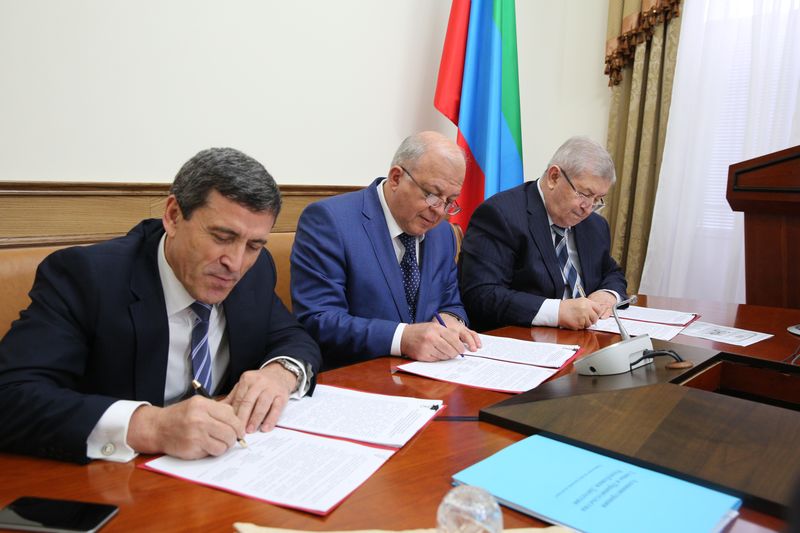 Правительство Дагестана подписало соглашение с союзом организаций профсоюзов и объединениями работодателей