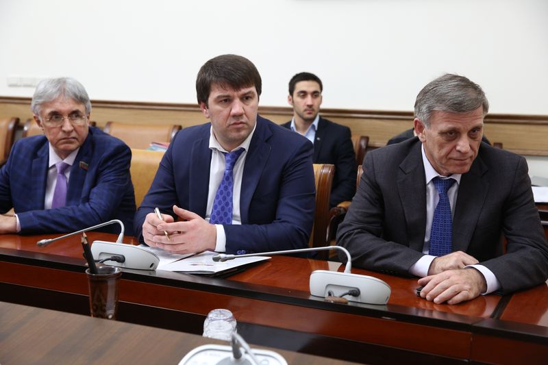 Правительство Дагестана подписало соглашение с союзом организаций профсоюзов и объединениями работодателей