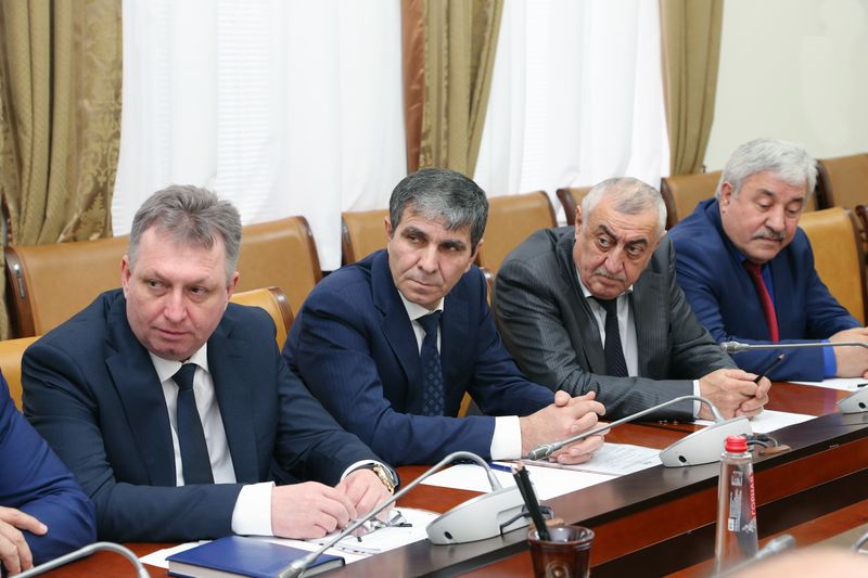 Вопросы функционирования объектов жизнеобеспечения в выходные и праздничные дни обсудили в Правительстве РД