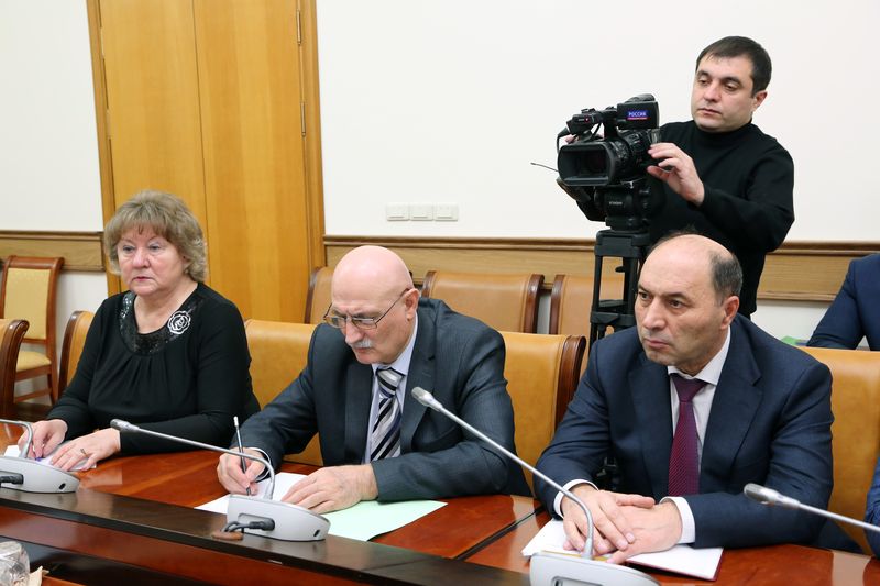 Вопросы функционирования объектов жизнеобеспечения в выходные и праздничные дни обсудили в Правительстве РД