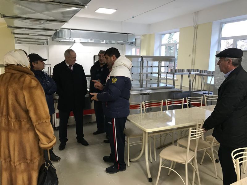 Рамазан Алиев осмотрел построенный допкорпус школы № 10 в г.Махачкале