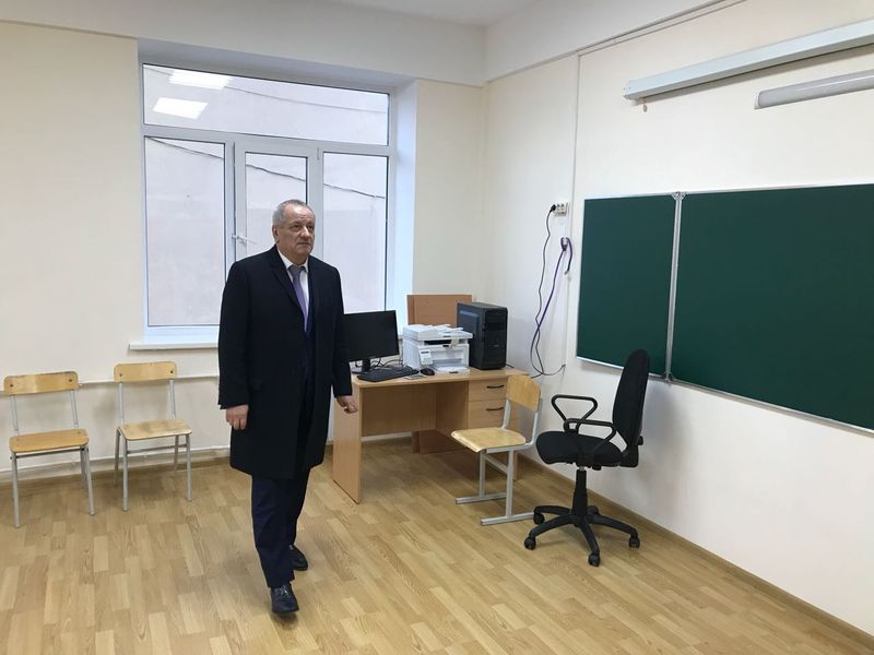 Рамазан Алиев проверил готовность к открытию  дополнительного корпуса школы № 10 в Махачкале