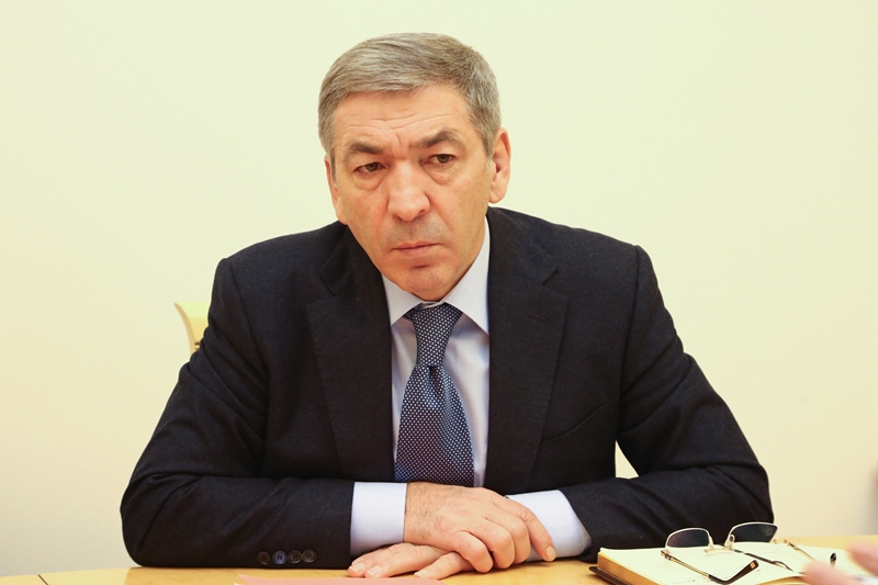 Абдусамад Гамидов провел встречу с депутатами дагестанского парламента