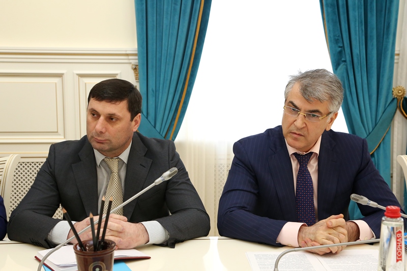 Владимир Васильев провел оперативное совещание