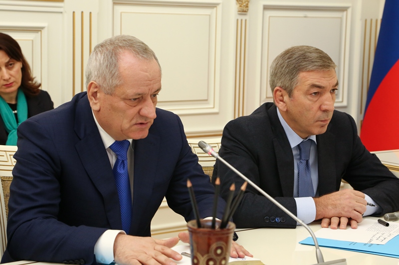 Владимир Васильев провел оперативное совещание