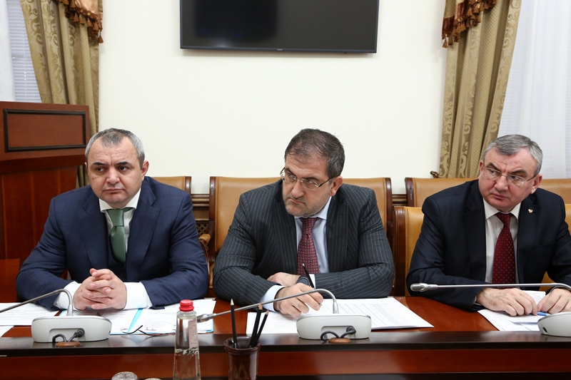 Рамазан Алиев провел заседание координационной группы Совета при Главе РД по устойчивому развитию и приоритетным проектам