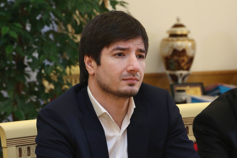 Абдусамад Гамидов поздравил Селима Алахярова с победой в телевизионном шоу-конкурсе «Голос»