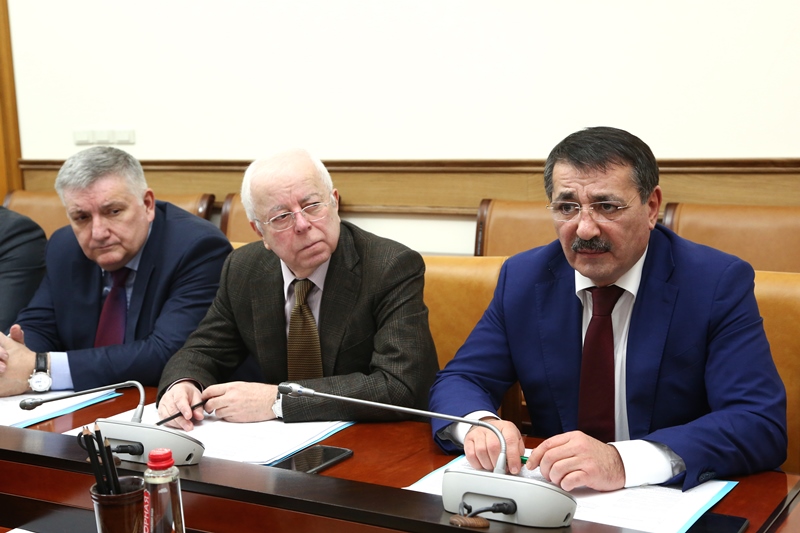Рамазан Алиев провел заседание координационной группы Совета при Главе РД по устойчивому развитию и приоритетным проектам