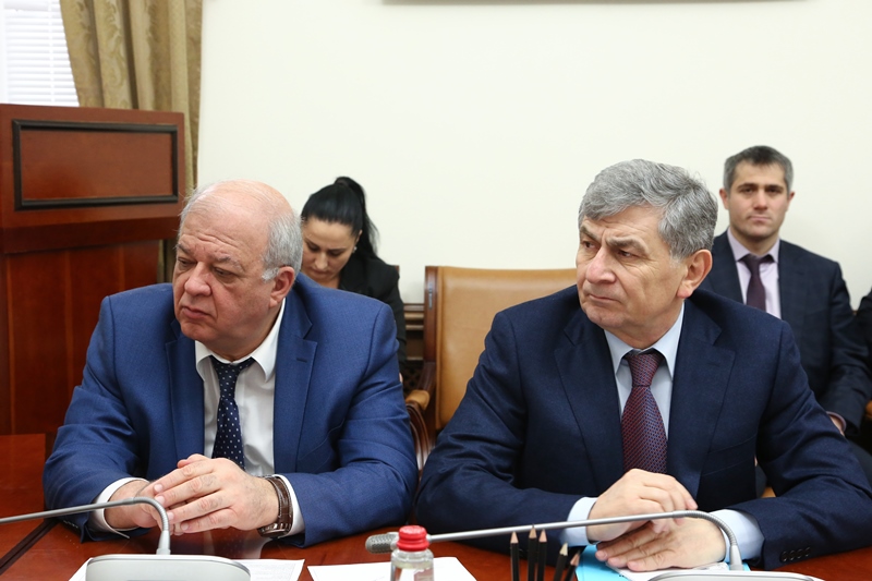 Абдусамад Гамидов: «Необходимо на местах поставить задачу, чтобы фактов невыплаты зарплат ни в одном районе или городе не возникало»