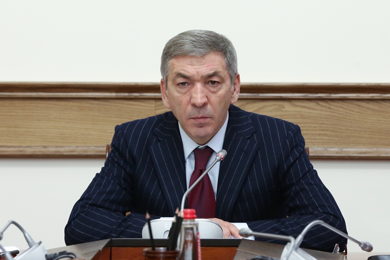 Абдусамад Гамидов: «Необходимо на местах поставить задачу, чтобы фактов невыплаты зарплат ни в одном районе или городе не возникало»