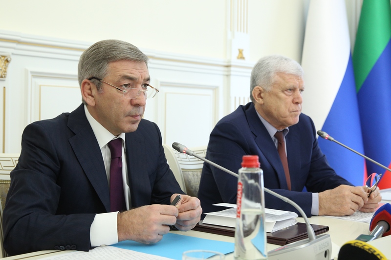 Абдусамад Гамидов принял участие в заседании Президиума НС РД