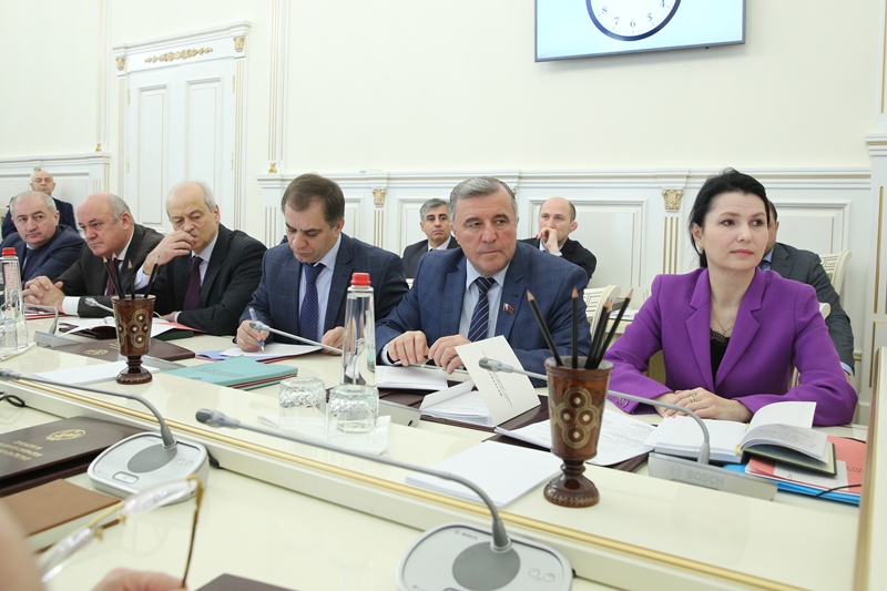 Абдусамад Гамидов принял участие в заседании Президиума НС РД